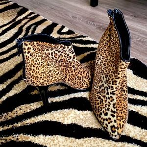NEW Carlos Santana “Pizazz” Leopard Heeled Booties size 8.5
